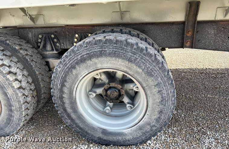 image for item DQ0811 1994 Ford  LT8000 dump truck