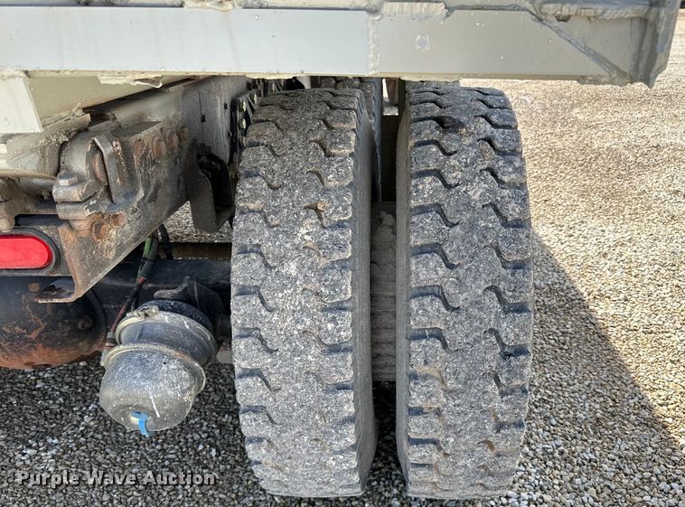 image for item DQ0811 1994 Ford  LT8000 dump truck