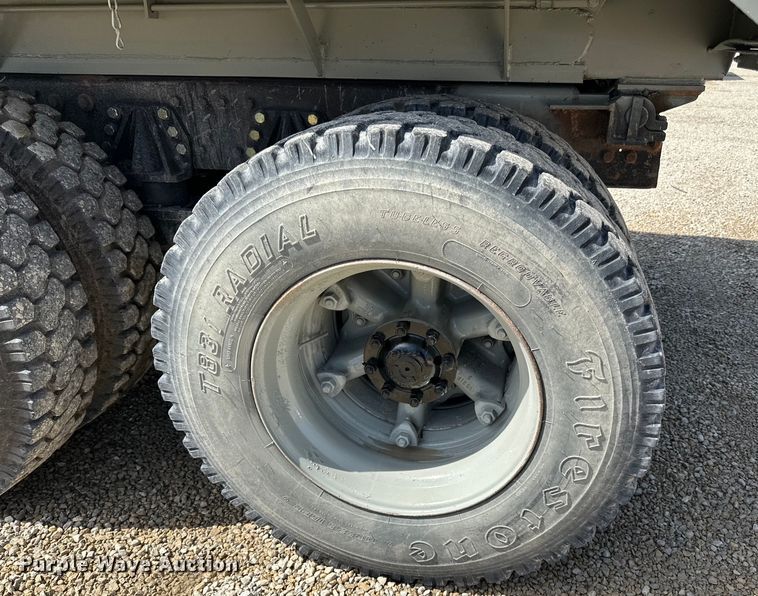 image for item DQ0811 1994 Ford  LT8000 dump truck