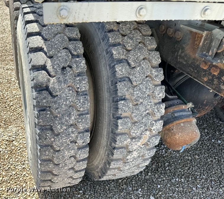 image for item DQ0811 1994 Ford  LT8000 dump truck