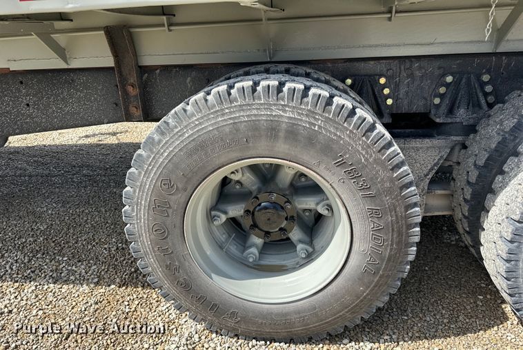 image for item DQ0811 1994 Ford  LT8000 dump truck