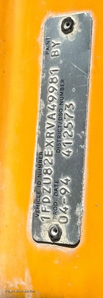 image for item DQ0811 1994 Ford  LT8000 dump truck