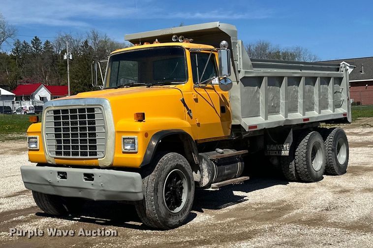 image for item DQ0812 1994 Ford  LT8000 dump truck