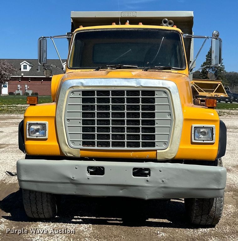 image for item DQ0812 1994 Ford  LT8000 dump truck