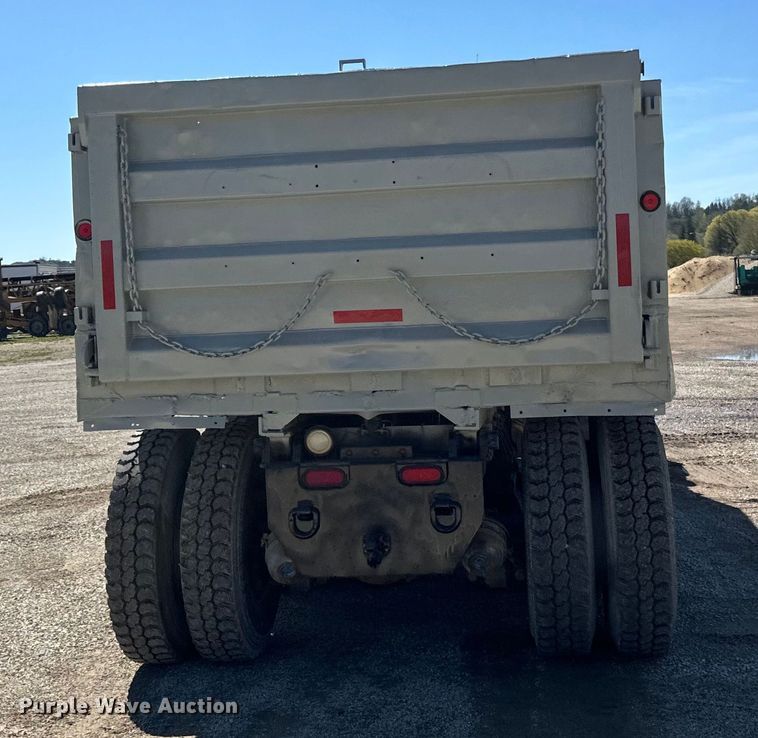 image for item DQ0812 1994 Ford  LT8000 dump truck