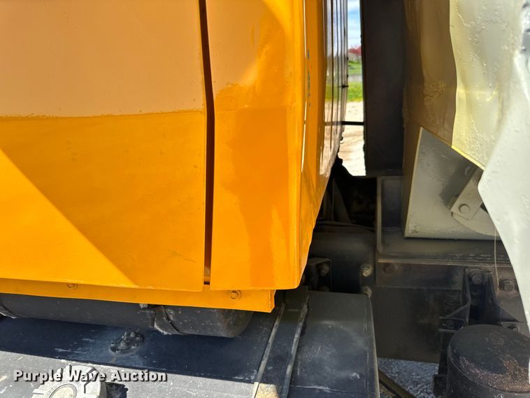 image for item DQ0812 1994 Ford  LT8000 dump truck