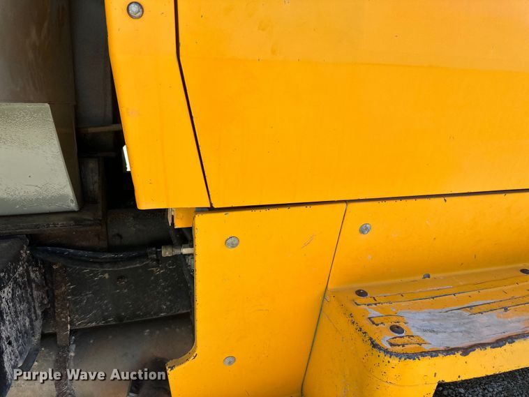 image for item DQ0812 1994 Ford  LT8000 dump truck