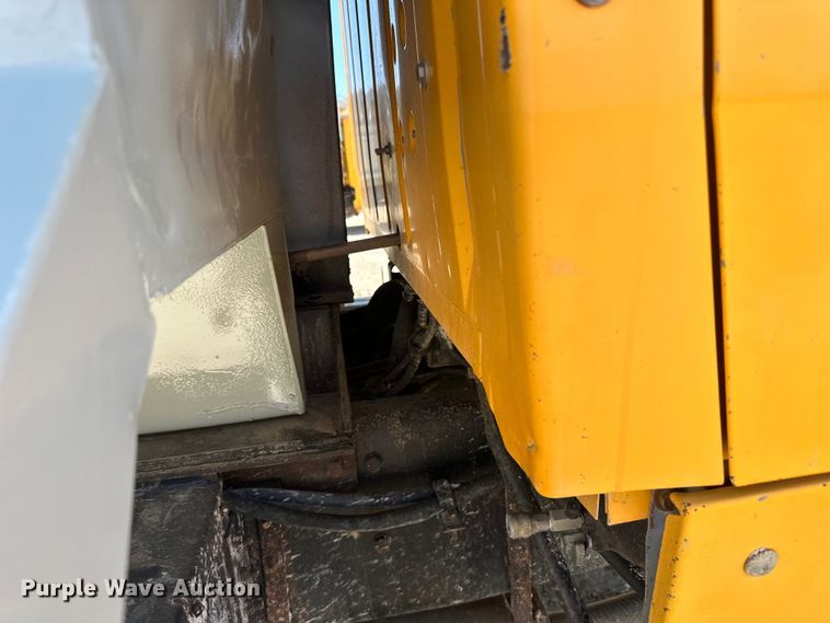 image for item DQ0812 1994 Ford  LT8000 dump truck