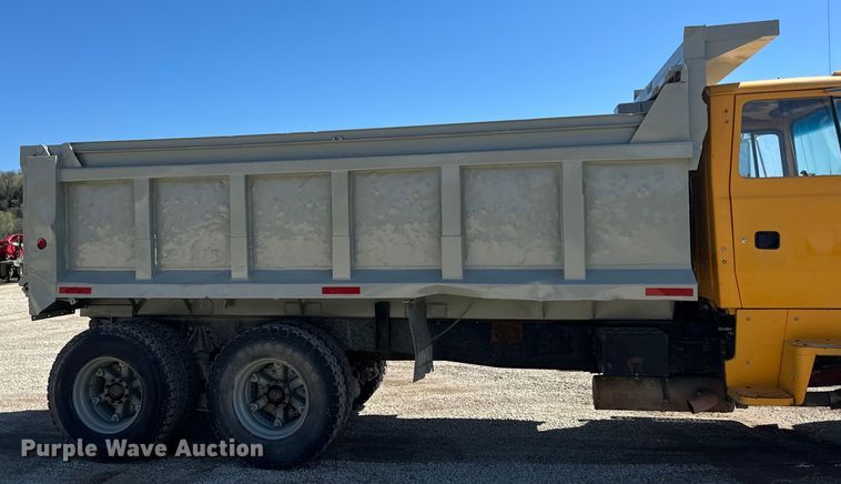 image for item DQ0812 1994 Ford  LT8000 dump truck