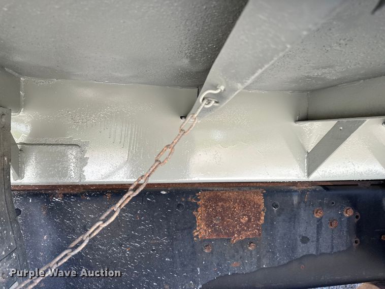 image for item DQ0812 1994 Ford  LT8000 dump truck