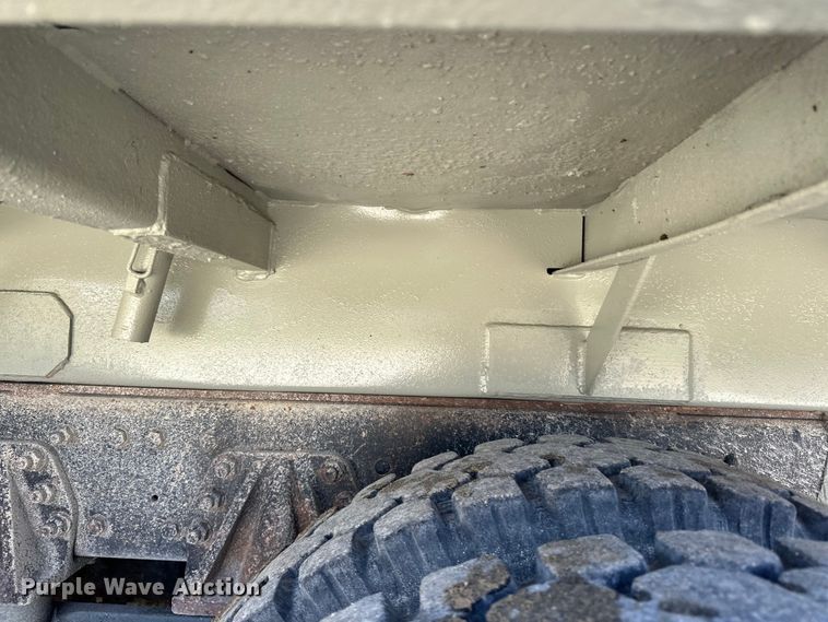 image for item DQ0812 1994 Ford  LT8000 dump truck