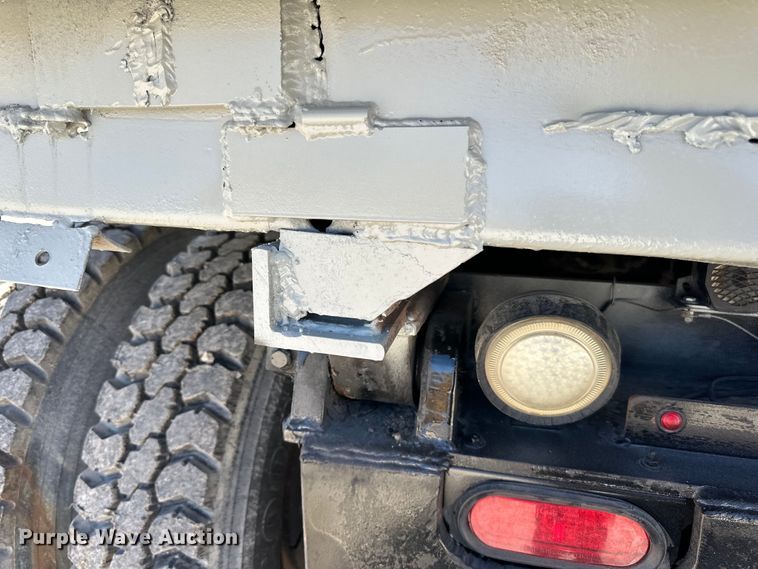 image for item DQ0812 1994 Ford  LT8000 dump truck