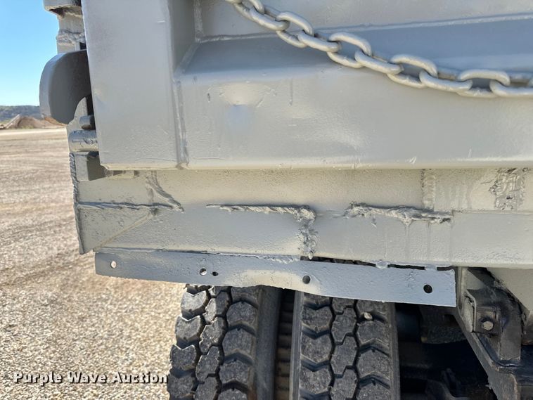 image for item DQ0812 1994 Ford  LT8000 dump truck