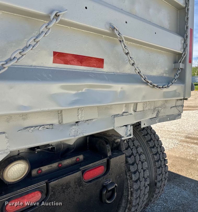 image for item DQ0812 1994 Ford  LT8000 dump truck