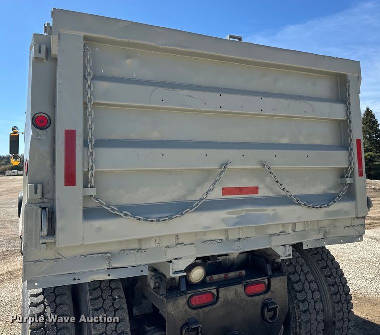 image for item DQ0812 1994 Ford  LT8000 dump truck