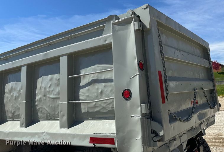 image for item DQ0812 1994 Ford  LT8000 dump truck