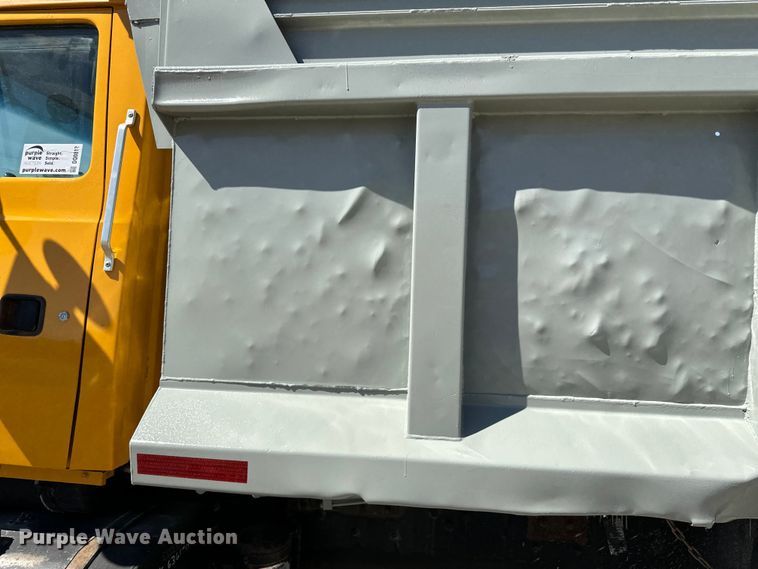 image for item DQ0812 1994 Ford  LT8000 dump truck