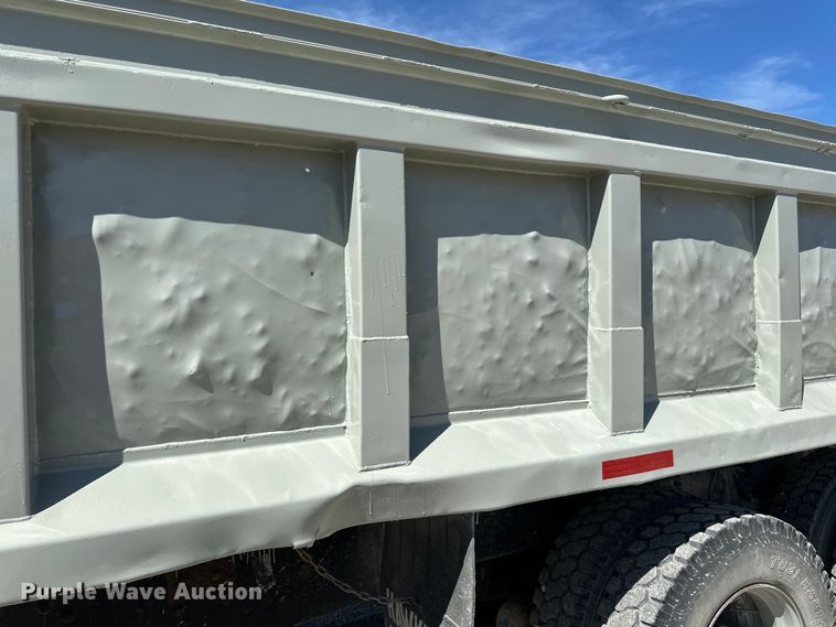 image for item DQ0812 1994 Ford  LT8000 dump truck