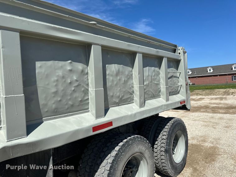 image for item DQ0812 1994 Ford  LT8000 dump truck