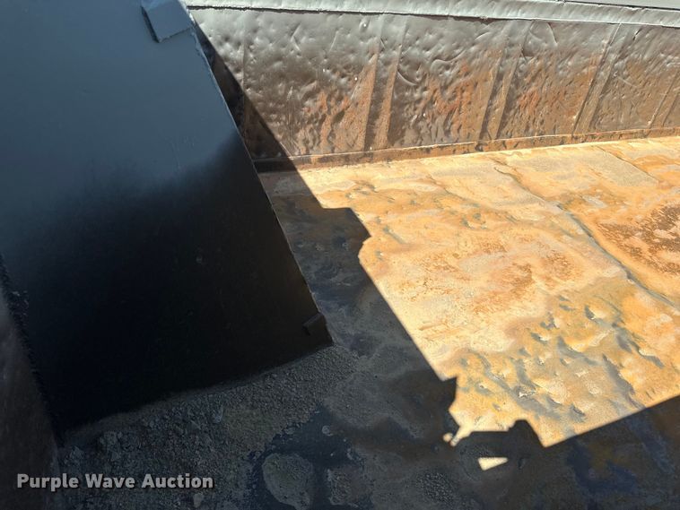 image for item DQ0812 1994 Ford  LT8000 dump truck