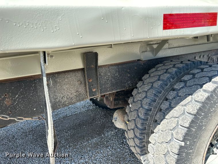 image for item DQ0812 1994 Ford  LT8000 dump truck