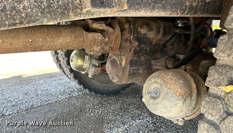 image for item DQ0812 1994 Ford  LT8000 dump truck