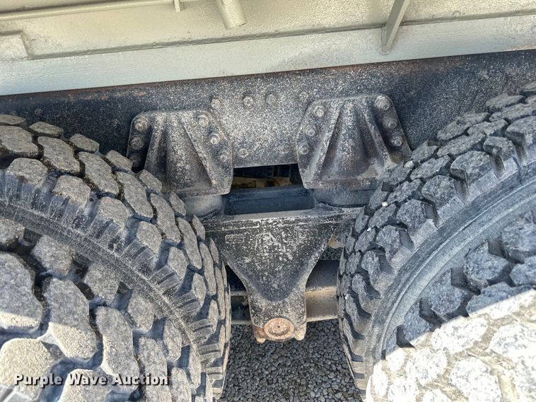 image for item DQ0812 1994 Ford  LT8000 dump truck