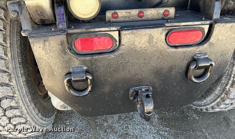 image for item DQ0812 1994 Ford  LT8000 dump truck