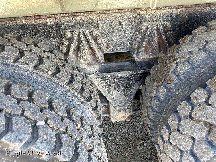 image for item DQ0812 1994 Ford  LT8000 dump truck