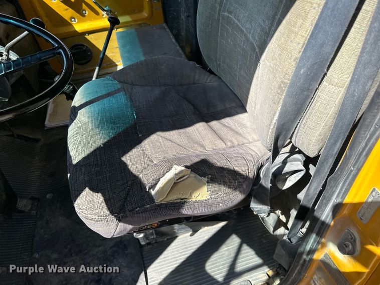 image for item DQ0812 1994 Ford  LT8000 dump truck