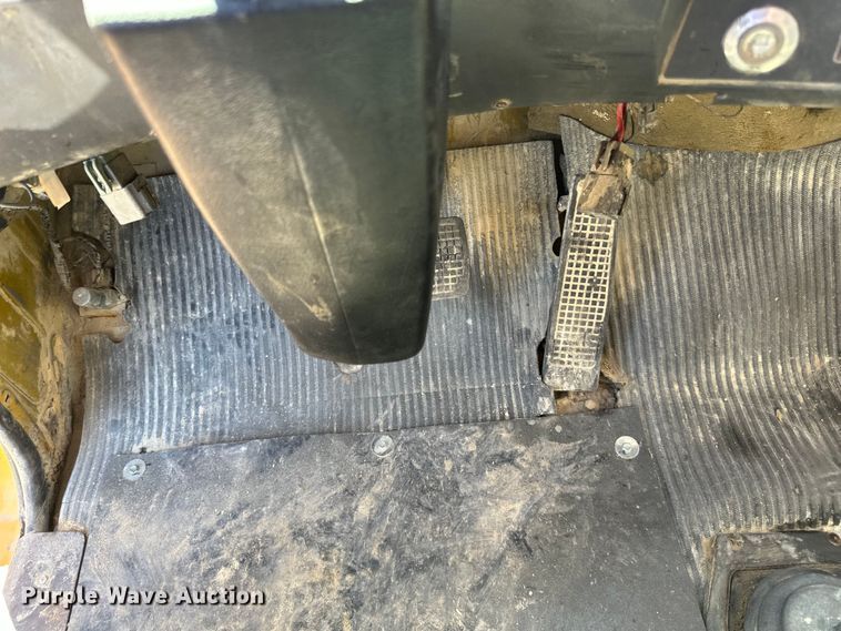 image for item DQ0812 1994 Ford  LT8000 dump truck