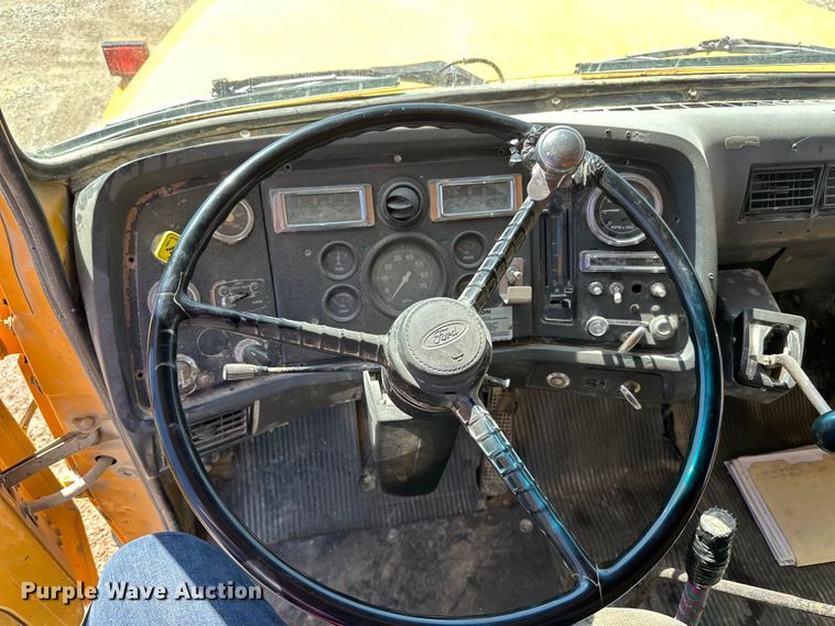 image for item DQ0812 1994 Ford  LT8000 dump truck