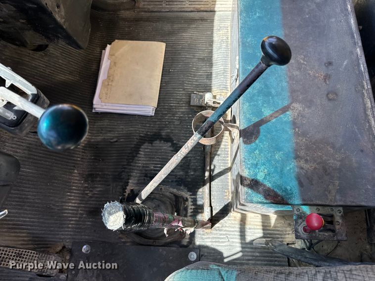 image for item DQ0812 1994 Ford  LT8000 dump truck