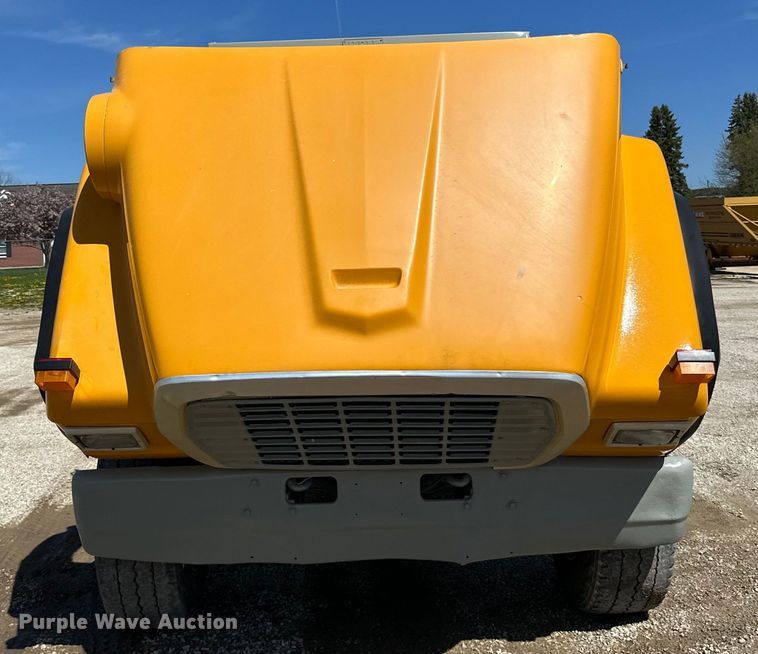 image for item DQ0812 1994 Ford  LT8000 dump truck