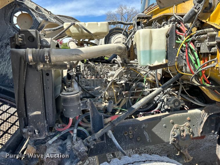 image for item DQ0812 1994 Ford  LT8000 dump truck