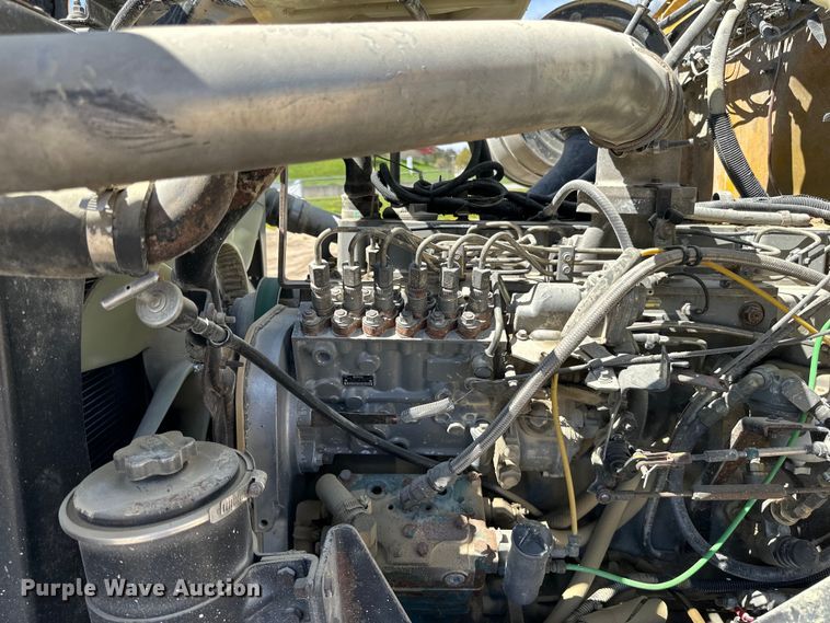 image for item DQ0812 1994 Ford  LT8000 dump truck