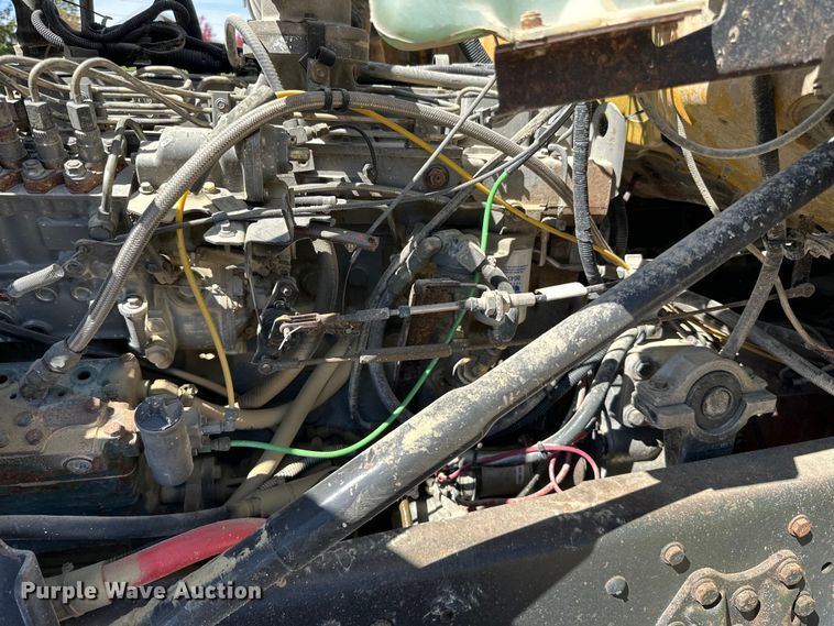 image for item DQ0812 1994 Ford  LT8000 dump truck