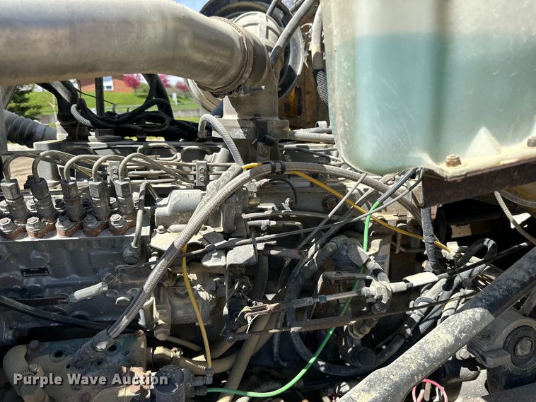 image for item DQ0812 1994 Ford  LT8000 dump truck