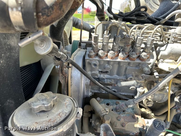 image for item DQ0812 1994 Ford  LT8000 dump truck