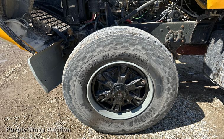 image for item DQ0812 1994 Ford  LT8000 dump truck