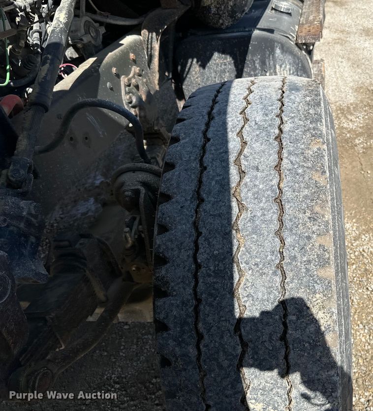 image for item DQ0812 1994 Ford  LT8000 dump truck