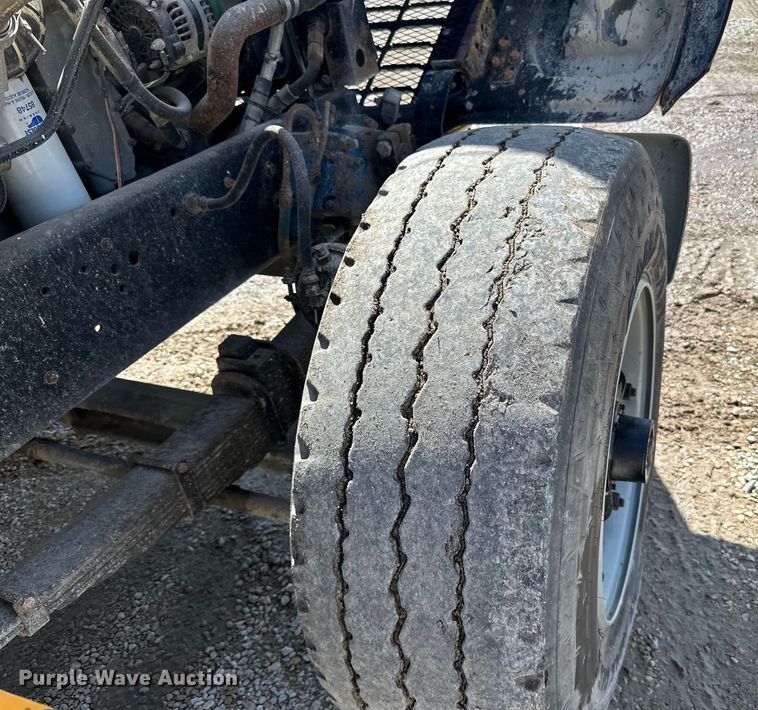 image for item DQ0812 1994 Ford  LT8000 dump truck