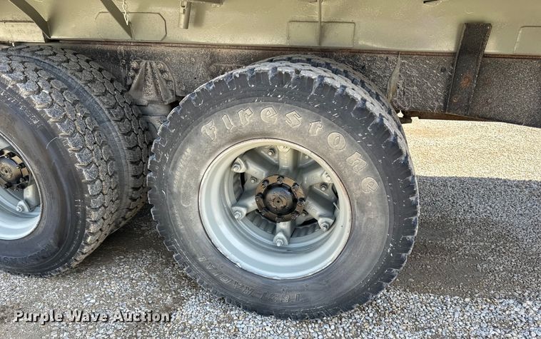 image for item DQ0812 1994 Ford  LT8000 dump truck