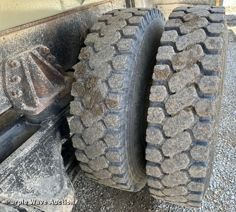 image for item DQ0812 1994 Ford  LT8000 dump truck