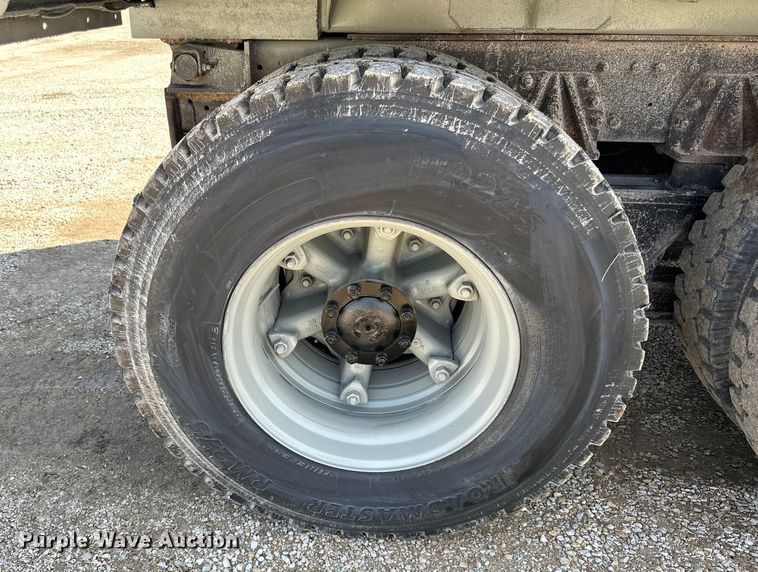 image for item DQ0812 1994 Ford  LT8000 dump truck