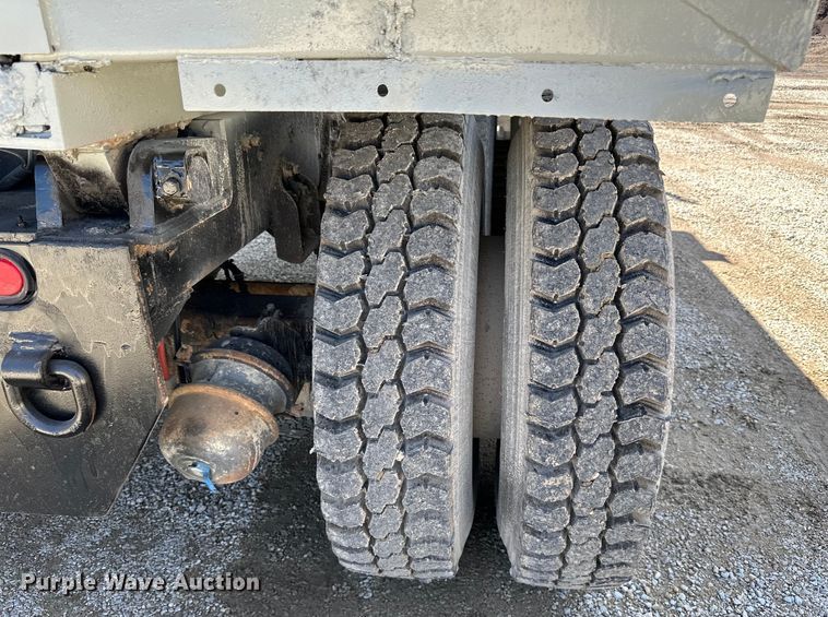 image for item DQ0812 1994 Ford  LT8000 dump truck