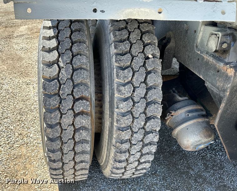 image for item DQ0812 1994 Ford  LT8000 dump truck