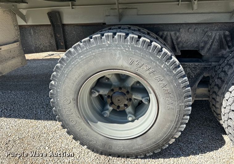 image for item DQ0812 1994 Ford  LT8000 dump truck