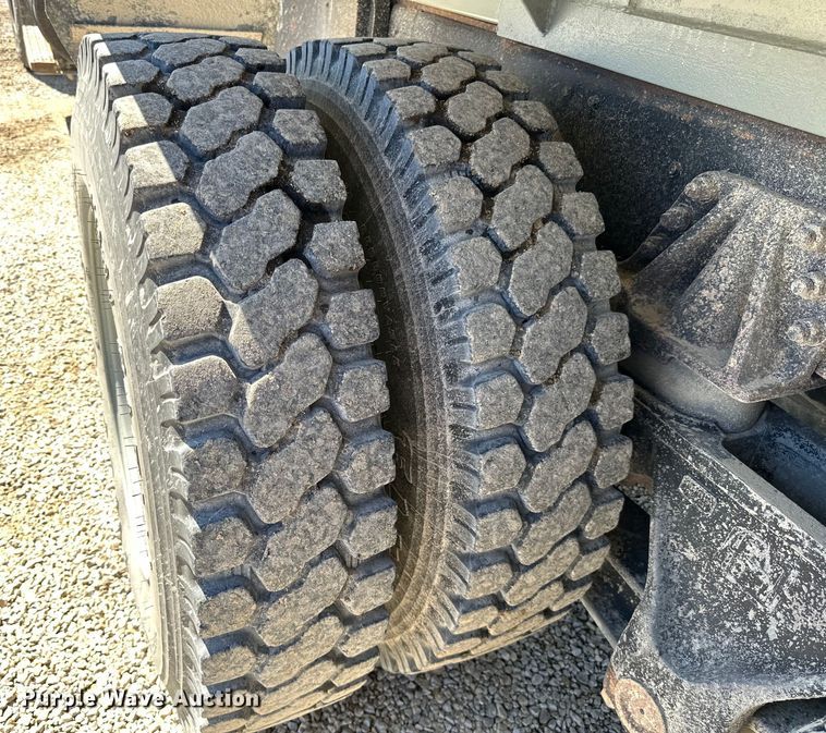 image for item DQ0812 1994 Ford  LT8000 dump truck