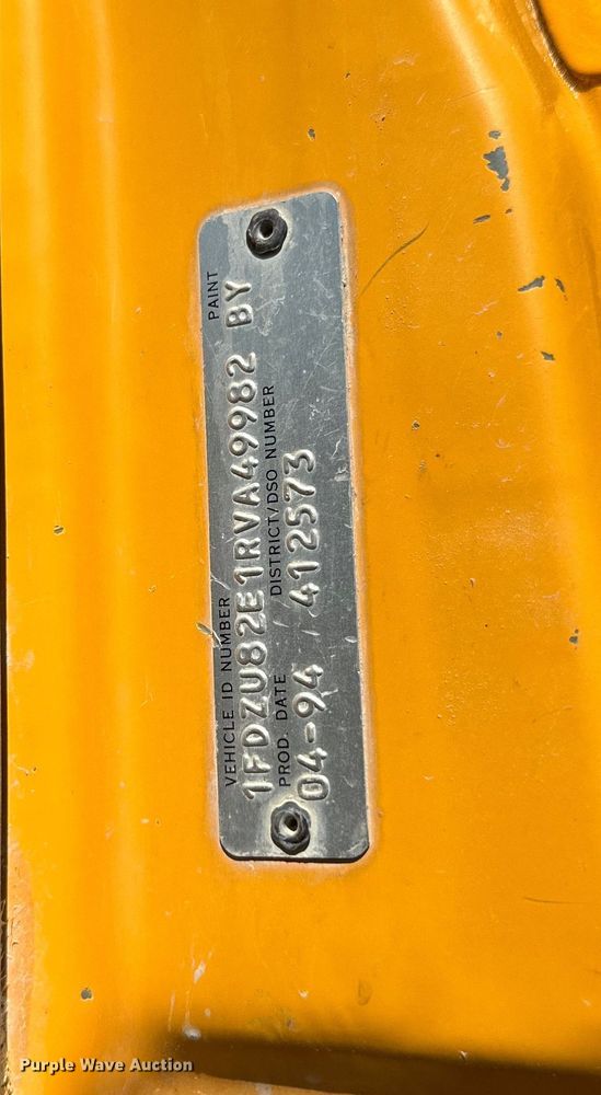 image for item DQ0812 1994 Ford  LT8000 dump truck